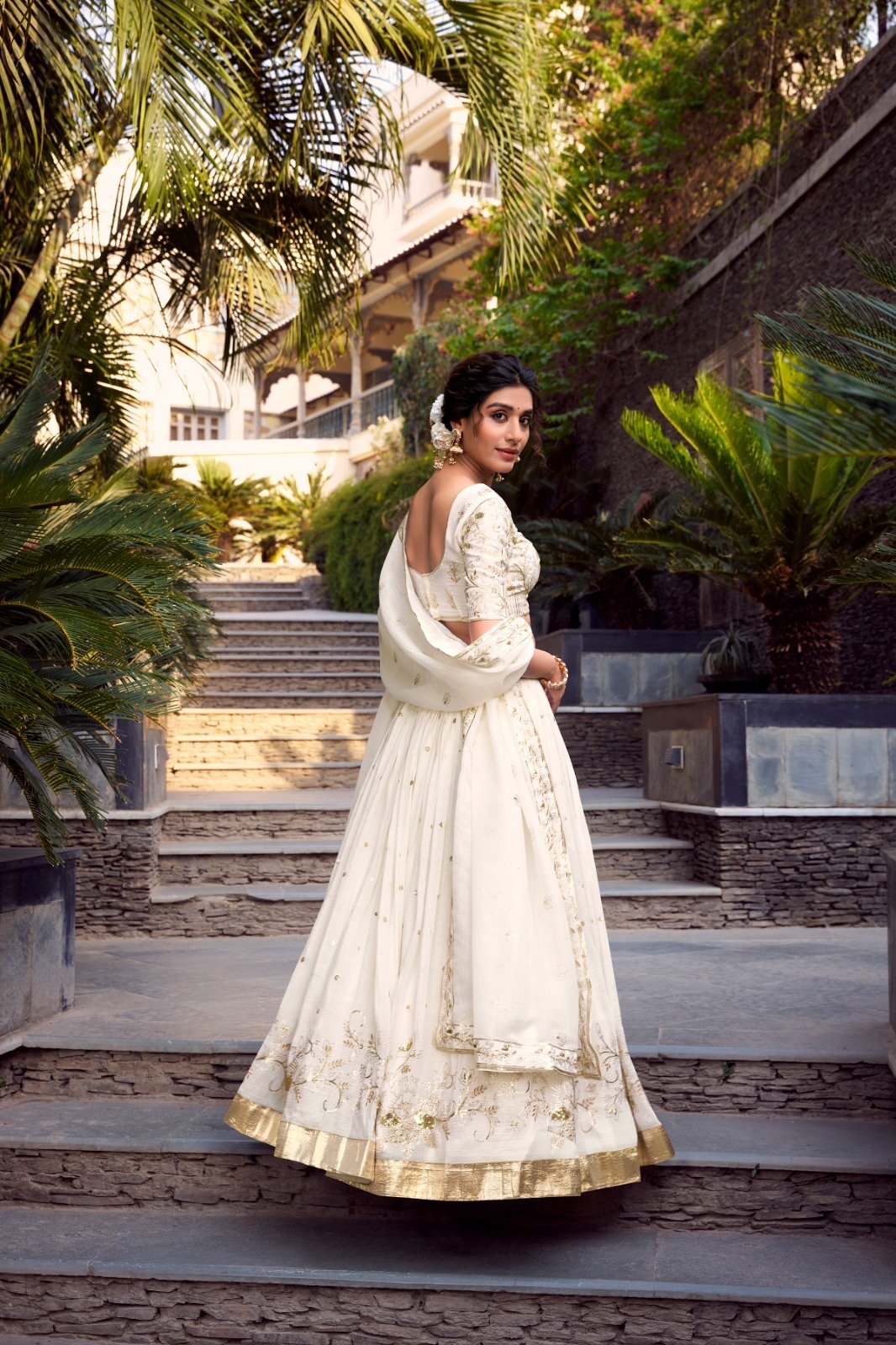Lehenga Choli Silver Glosy - Image 5