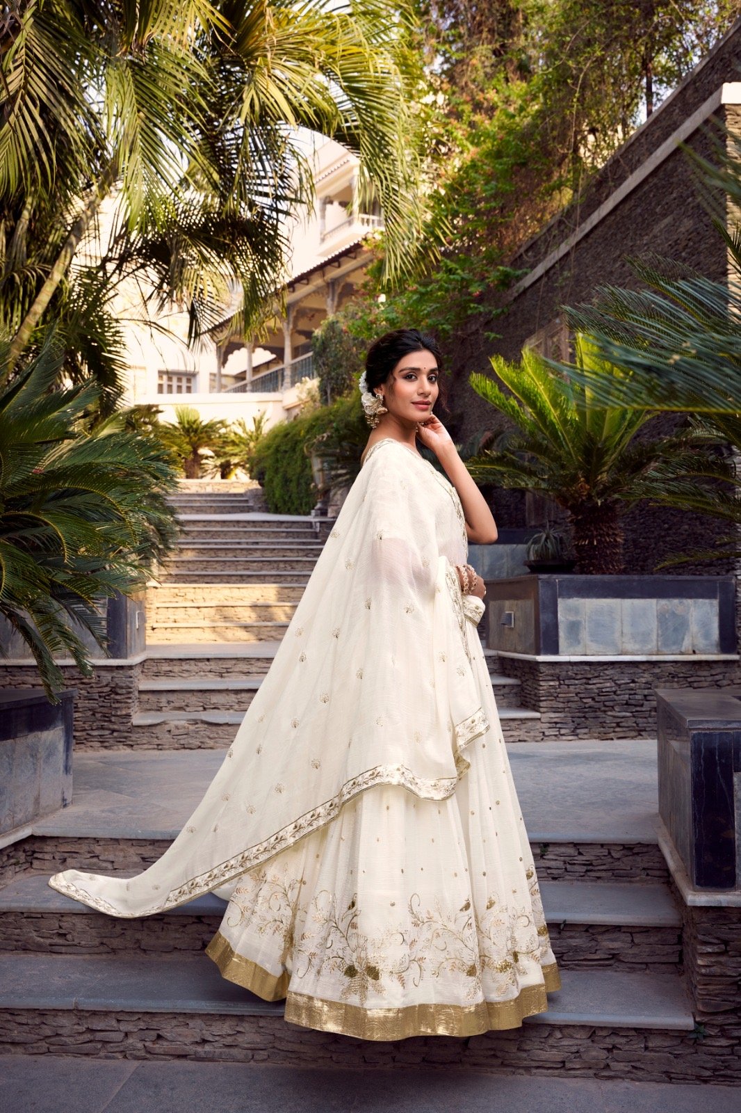 Lehenga Choli Silver Glosy - Image 4